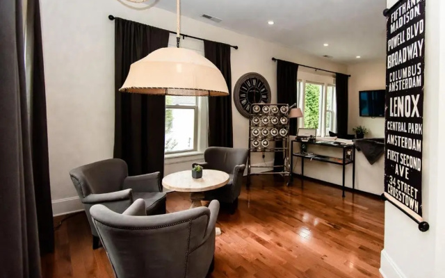 Deluxe Apartment