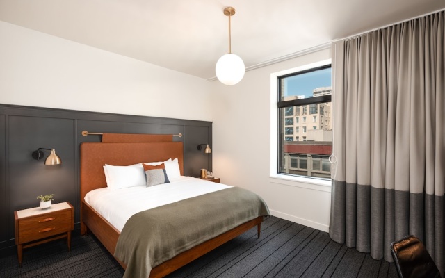 Double room with city view