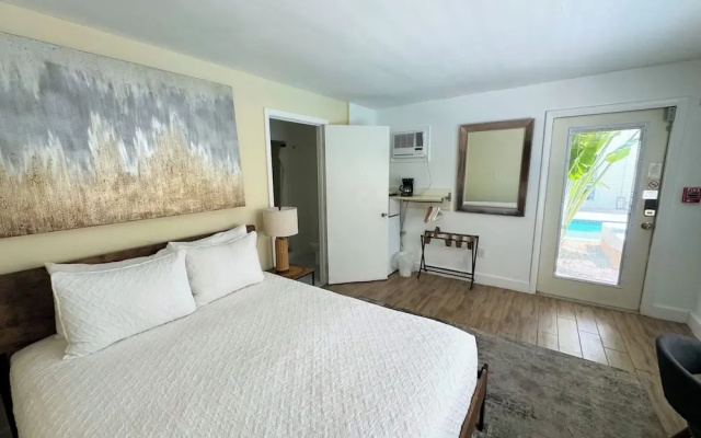 Standard Double room with pool view