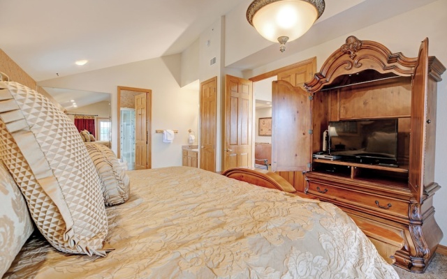 3 Bedrooms Royal room with balcony
