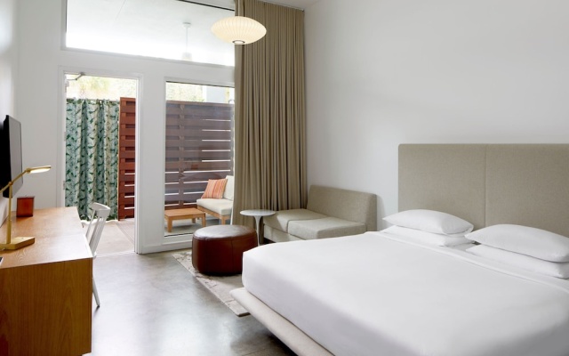 Deluxe Double room with pool view
