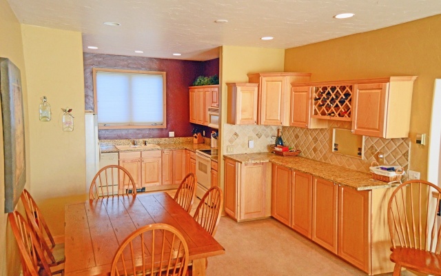 3 Bedrooms Cottage with balcony