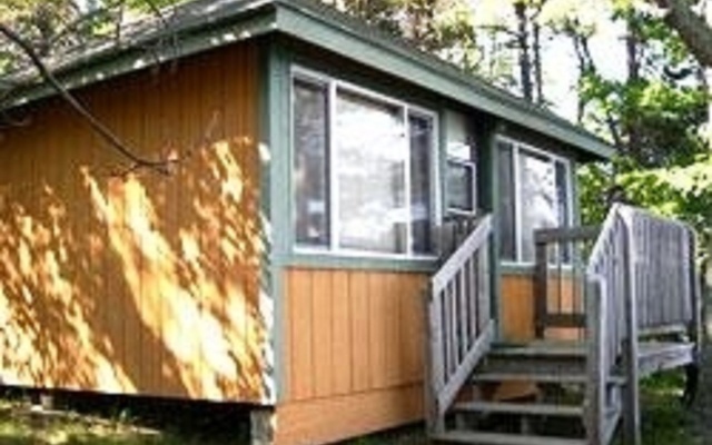 1 Bedroom Cottage with lake view