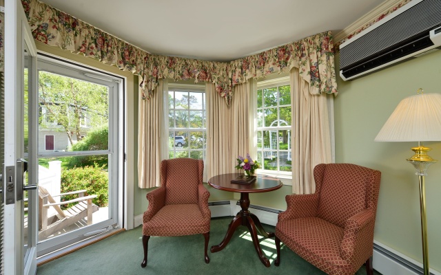 Standard Quadruple room with garden view