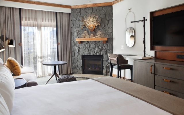 Deluxe Double room with pool view