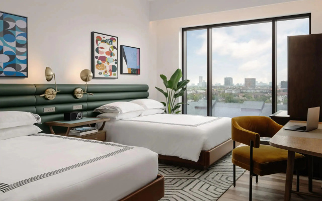 Twin room with Skyline view