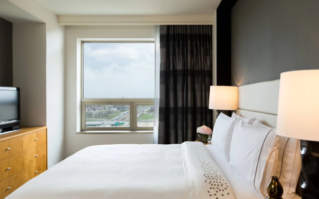 1 Bedroom Renaissance Double Suite