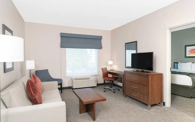 Hearing Accessible Double Suite