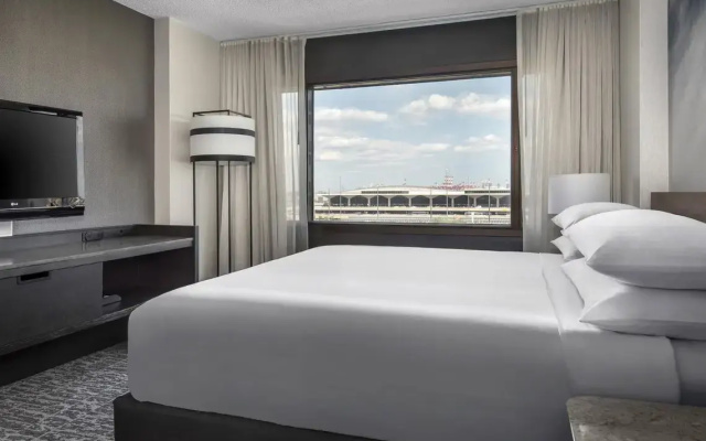Concierge Level Double room with airport view