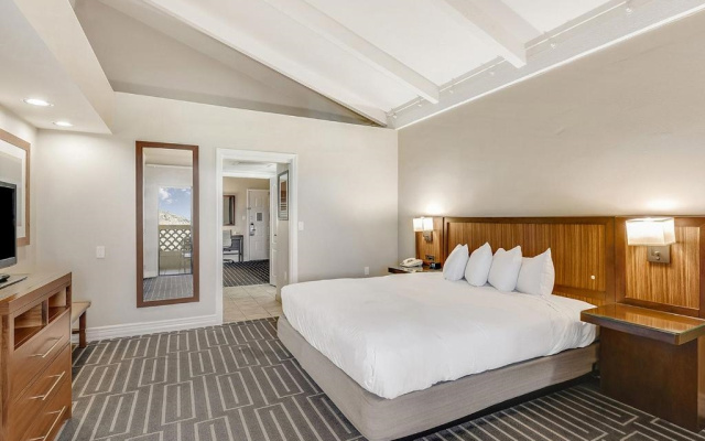 1 Bedroom Poolside with Sofa Bed Suite