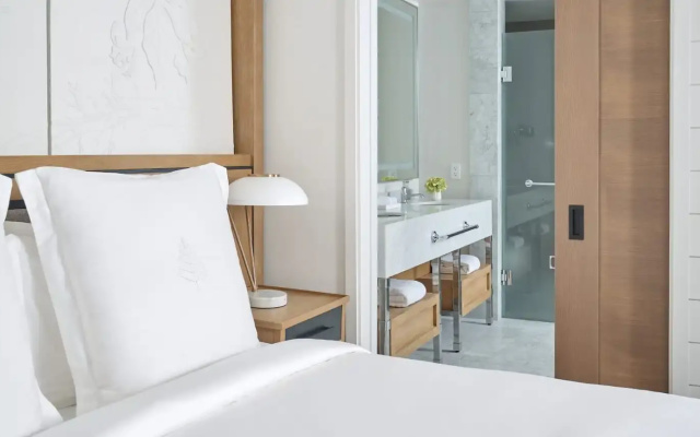 Deluxe Twin room with city view