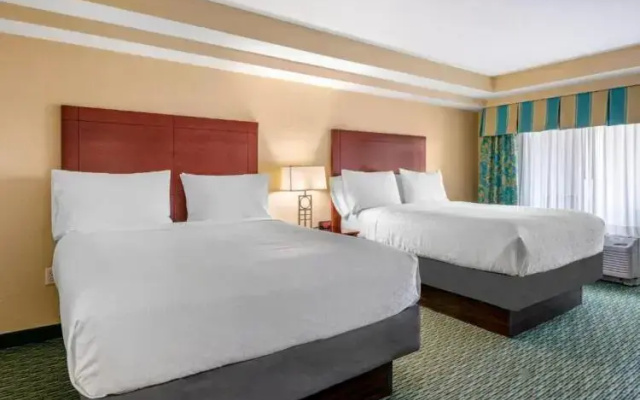 Premium Twin room with balcony and with pool view