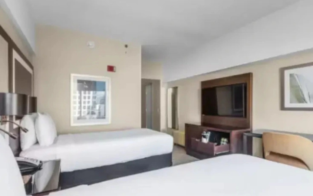 Standard Quadruple room with city view