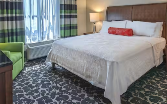 2 Bedrooms Quadruple Suite with balcony and with water view