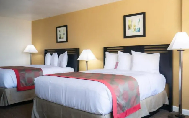 Twin room with balcony and with partial ocean view