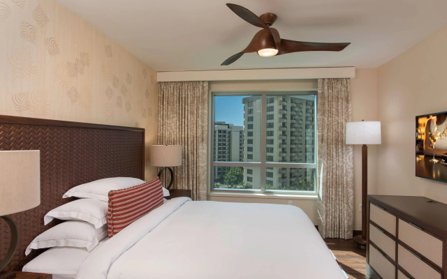 2 Bedrooms Accessible Suite with partial ocean view