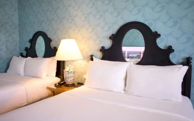 Deluxe Twin room with city view