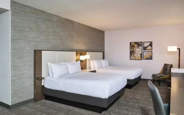 Studio Suite with pool view
