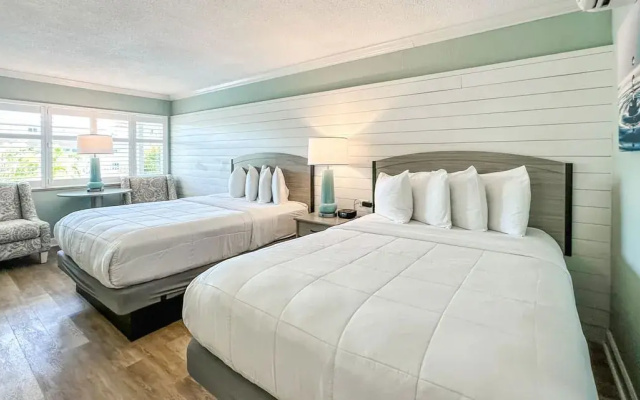 Poolside Efficiency Quadruple room