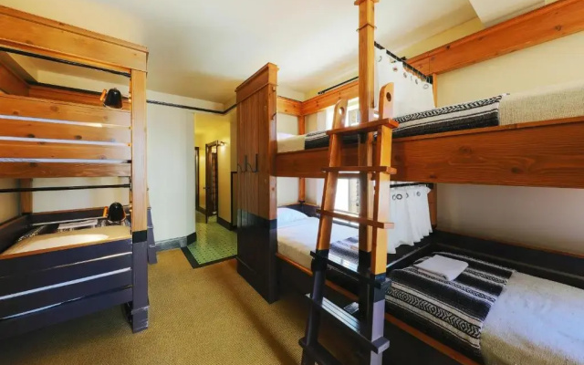 Private 8 Bed room
