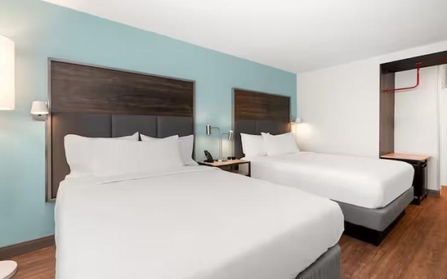 Mobility/Hearing Accessible with Tub Quadruple room