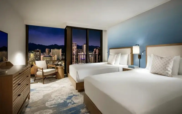 Twin room with Waikiki Mountain View