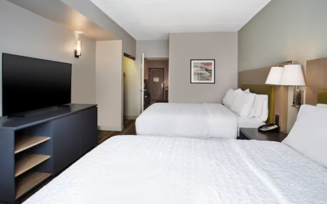 Twin room with Skyline view