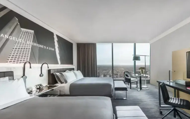 Classic Twin room with city view