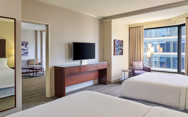 Deluxe Twin Club Suite with city view