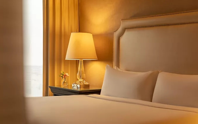 Fairmont Gold room with city view