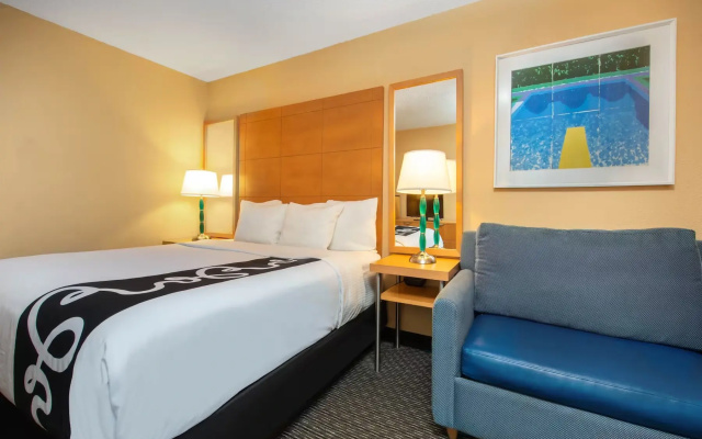 Double room with pool view