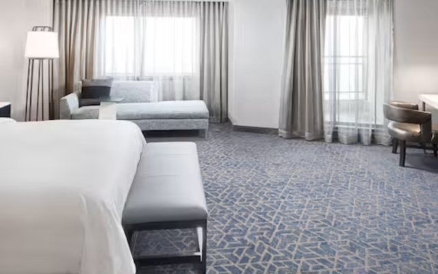 Corner High Floor Pure Guest room