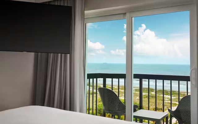 High Floor Double room with balcony and oceanfront