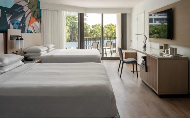 Twin room with balcony and with pool view