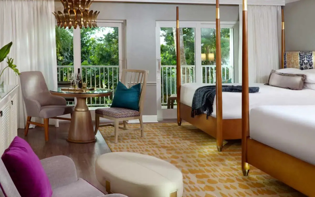 Twin room with partial view