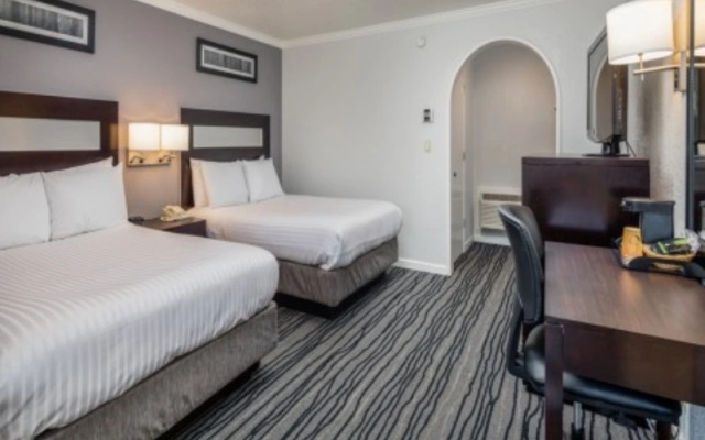 Standard Twin Bedroom