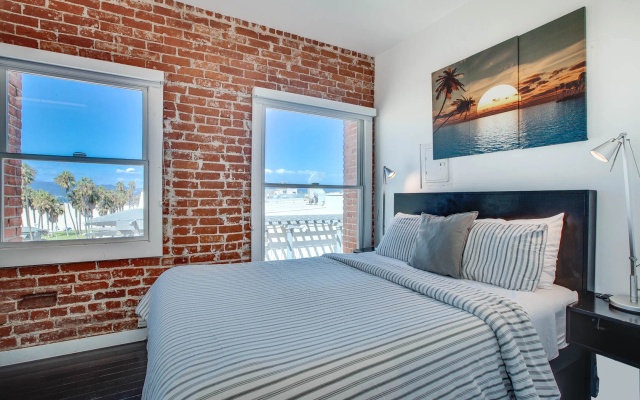 Studio Suite beachfront