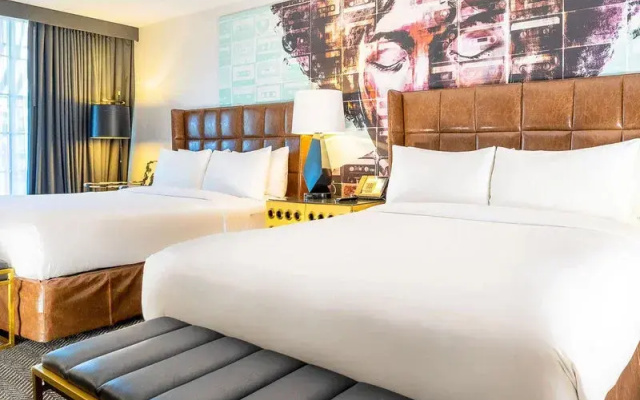 Signature Twin Suite with balcony