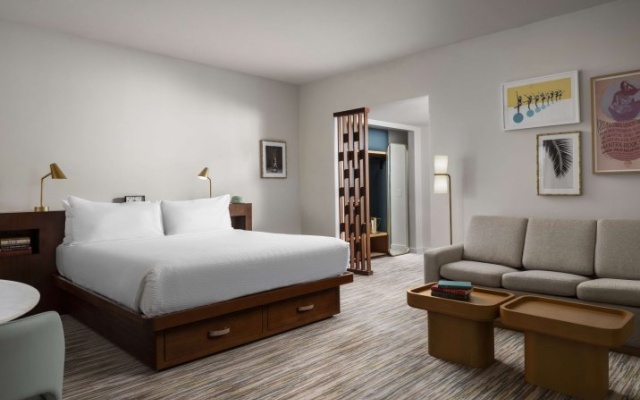 Premium Accessible with mobility tub Double room