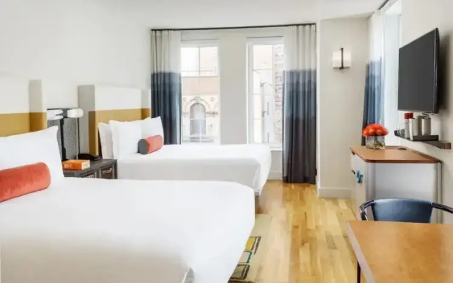 Standard Twin room with city view
