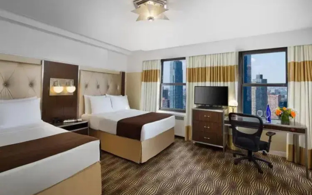 Metro Quadruple room with view