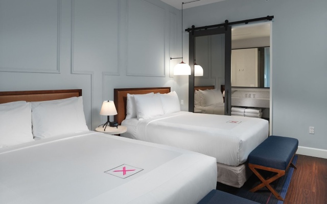 Meta Quadruple room