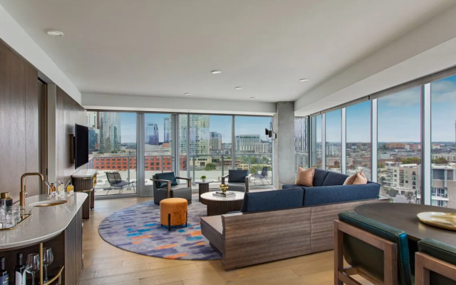 1 Bedroom W Double Suite with balcony and City View