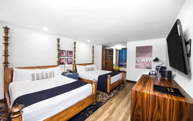 Tower Premium Quadruple room with city view