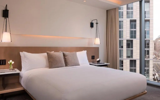 Accessible Suite with park view