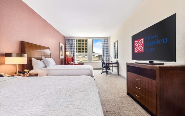 Quadruple room with city view