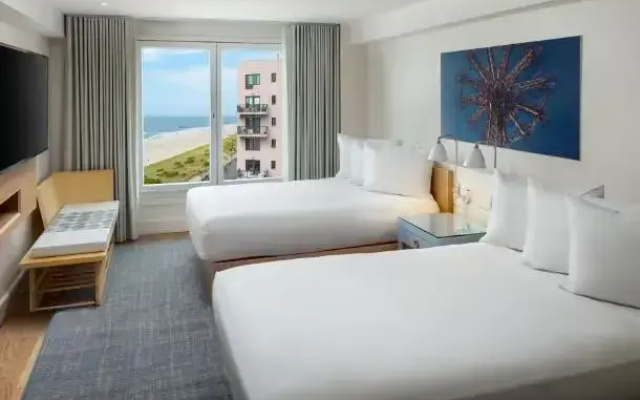 Twin room with partial beach view