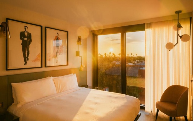 Room with city view