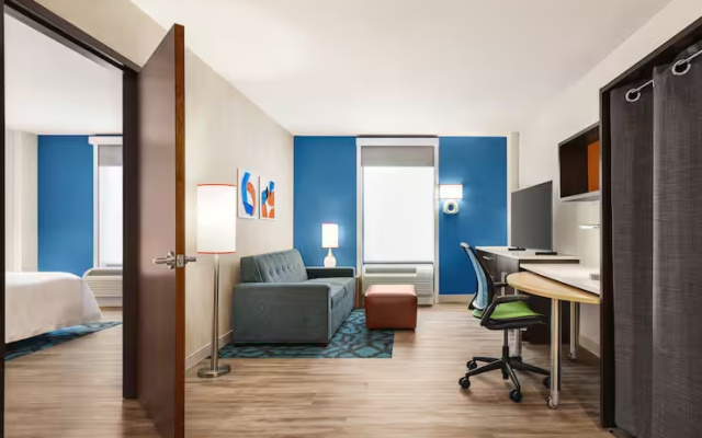 Mobility / Hearing Accessible Roll-In Shower Studio