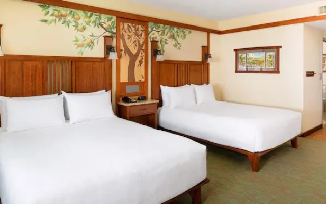 Twin room with Woods-Courtyard View